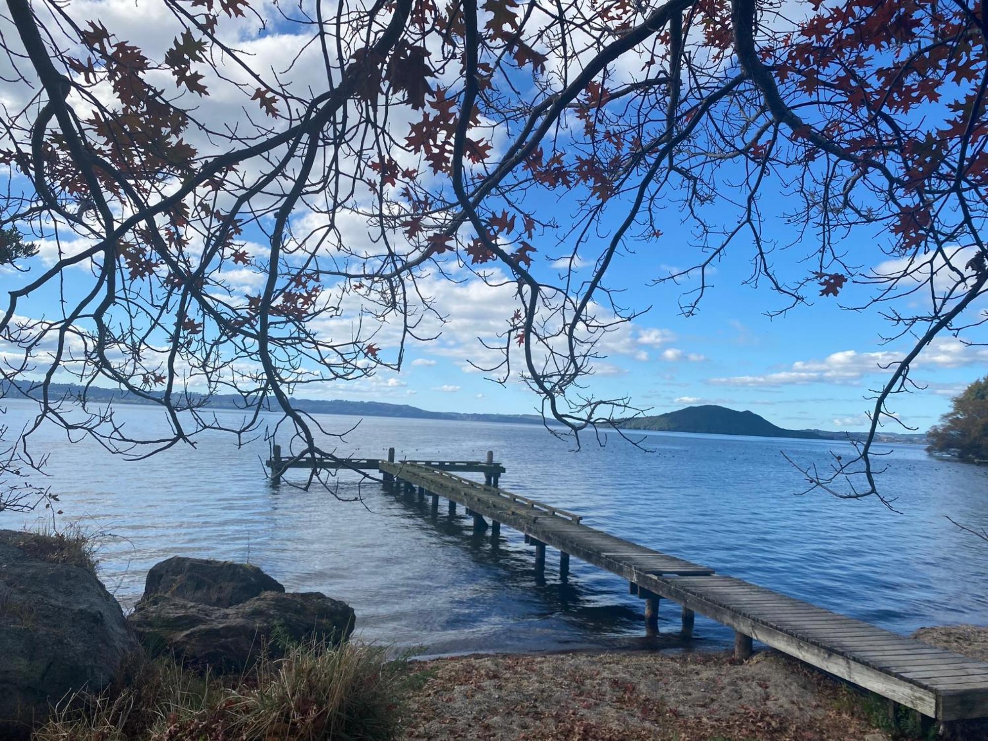 Zodiac Bay Lake Retreat Rotorua Exterior photo